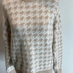 Abercrombie & Fitch SMALL tan and cream houndstooth sweater